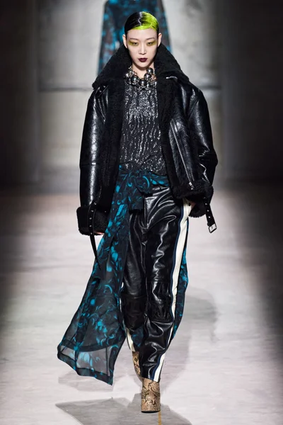 Look 63